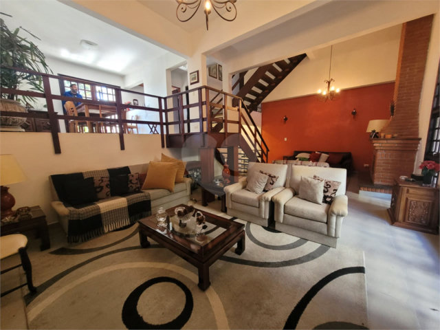 Casa à venda com 3 quartos, sendo 1 suíte,  no condomínio Alpes da Cantareira, Mairiporã - SP