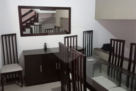 Sobrado à venda com 3 quartos, sendo 1 suíte,  em Vila Lavínia, Mogi das Cruzes, SP