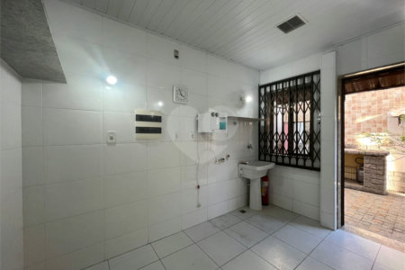 Casa à venda com 2 quartos, sendo 1 suíte, no condomínio Residencial Vale das Palmeiras, Rio de Janeiro - RJ