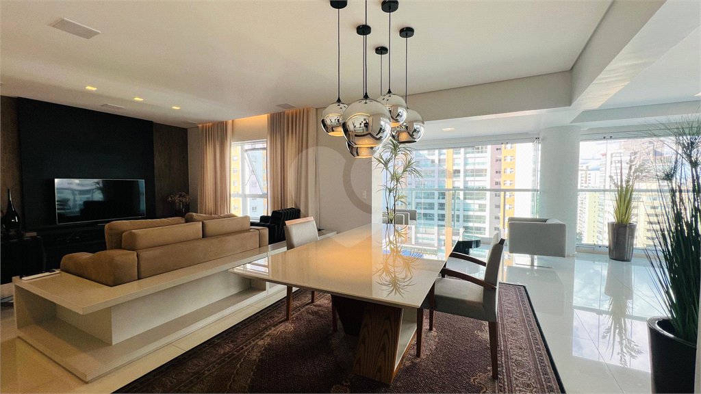 Apartamento à venda com 3 suítes em Campo Belo, São Paulo, SP