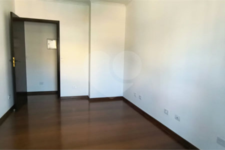 Sobrado à venda com 3 quartos, sendo 2 suítes, em Jardim Ivana, São Paulo, SP