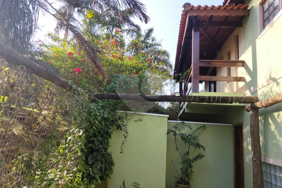 Casa à venda com 3 quartos, sendo 2 suítes, no condomínio Residencial Jardim Lago da Cantareira, Mairiporã - SP