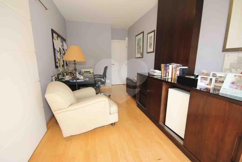 Casa à venda com 3 quartos, sendo 2 suítes,  em Vila Tramontano, São Paulo, SP