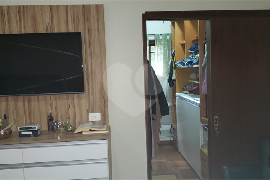 Casa à venda com 3 quartos, sendo 1 suíte, no condomínio Alpes da Cantareira, Mairiporã - SP