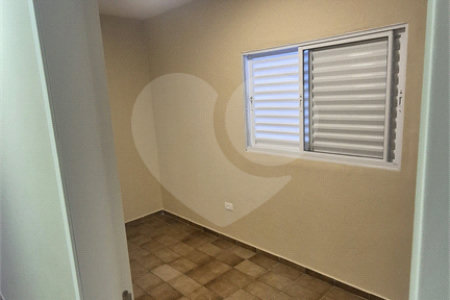 Sobrado à venda com 3 quartos, sendo 1 suíte, em Jardim Las Vegas, Santo André, SP