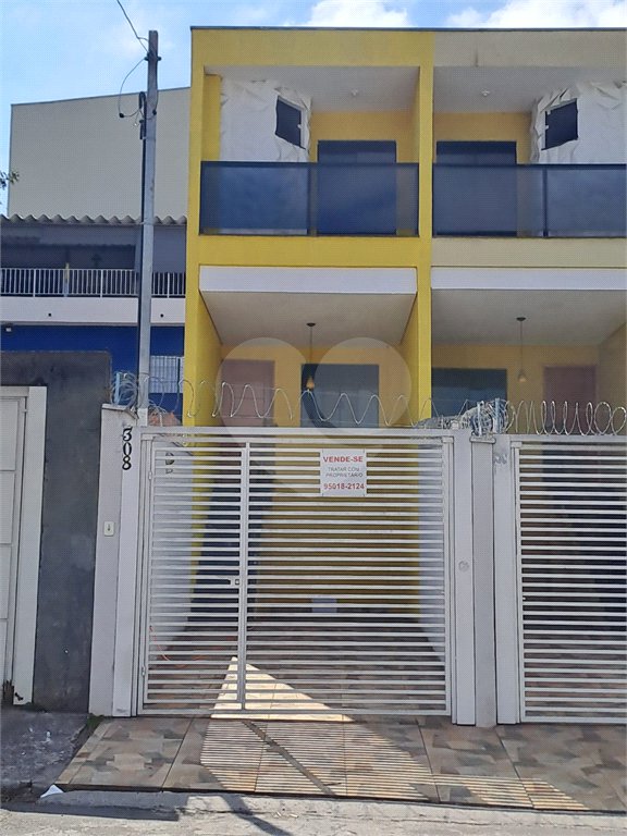 Sobrado novo de 3 quartos, 1 suíte, com 100 m², 2 vagas de garagem à venda no Jardim Eliane SP