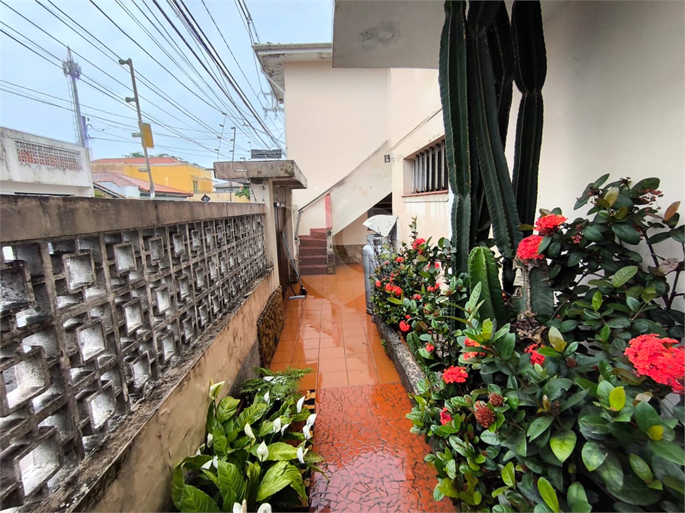 Sobrado à venda com 5 quartos, sendo 1 suíte, em Jardim Trussardi, São Paulo, SP