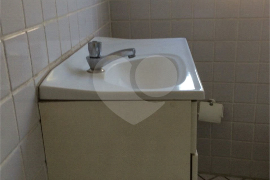Casa à venda com 4 quartos, sendo 1 suíte, no condomínio Conselheiro Moreira de Barros, São Paulo - SP
