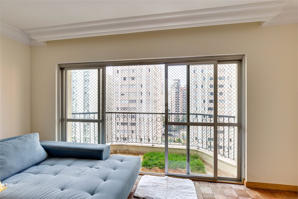 Apartamento à venda com 3 quartos, sendo 2 suítes, em Moema, São Paulo, SP