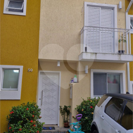 Casa à venda com 3 quartos, sendo 1 suíte,  no condomínio Moradas do Horto, São Paulo - SP