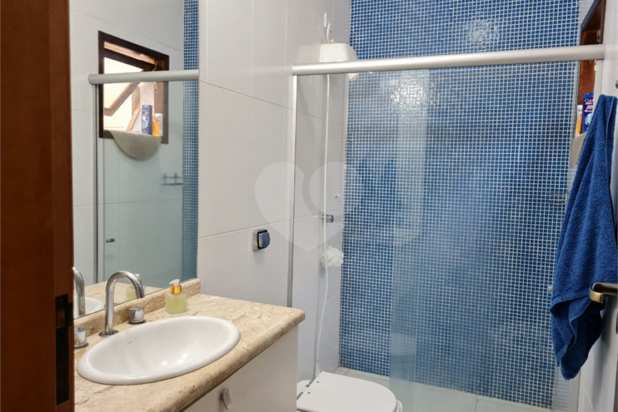 Sobrado à venda com 3 suítes em Horto, São Paulo, SP