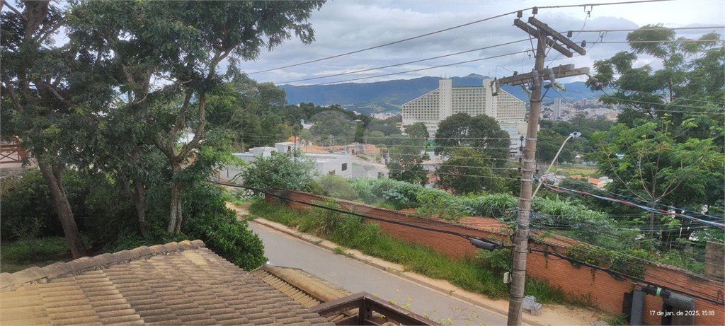 Chácara à venda com 4 quartos, sendo 3 suítes, em Campos de Atibaia, Atibaia, SP