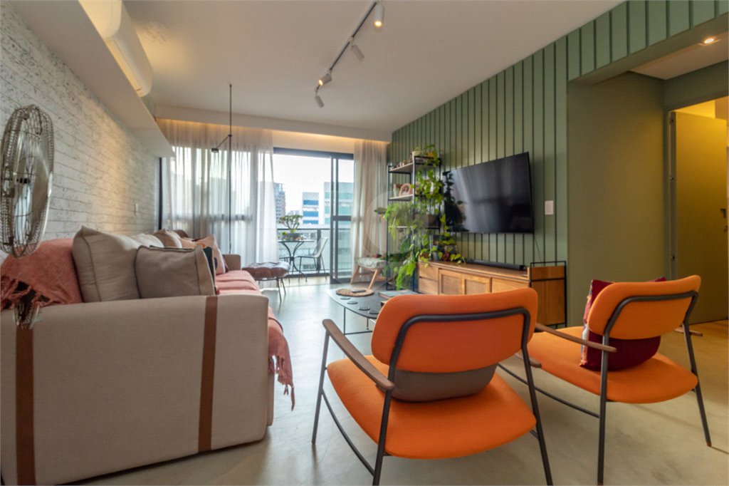 Apartamento à venda com 3 quartos, sendo 1 suíte, em Moema, São Paulo, SP
