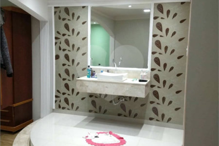 Sobrado à venda com 3 quartos, sendo 1 suíte,  em Jardim Santa Rita de Cássia, Suzano, SP