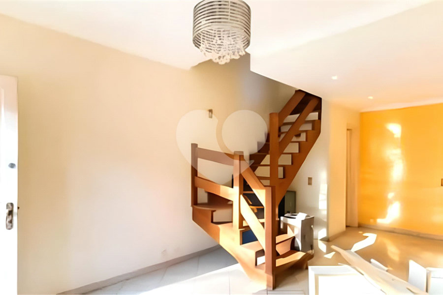 Casa à venda com 2 quartos, sendo 1 suíte,  no condomínio Village Palmas, São Paulo - SP