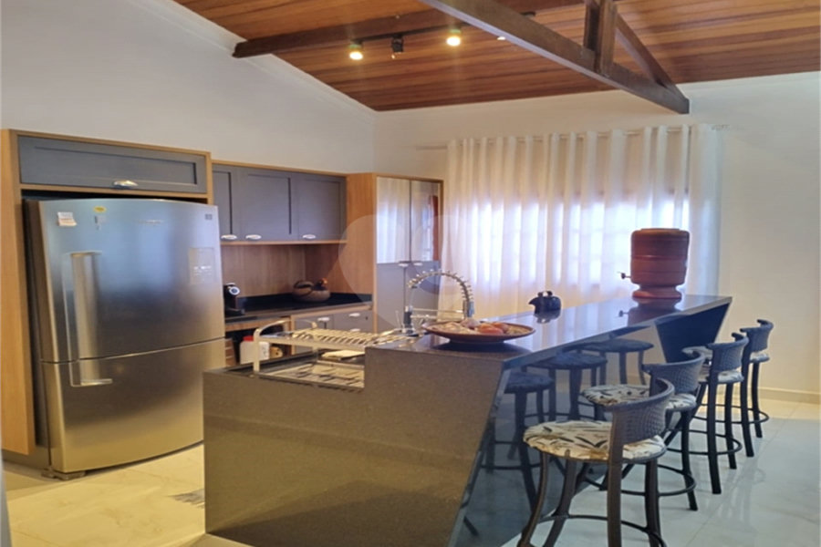 Casa à venda com 3 quartos, sendo 1 suíte, no condomínio Mountain Village, Atibaia - SP