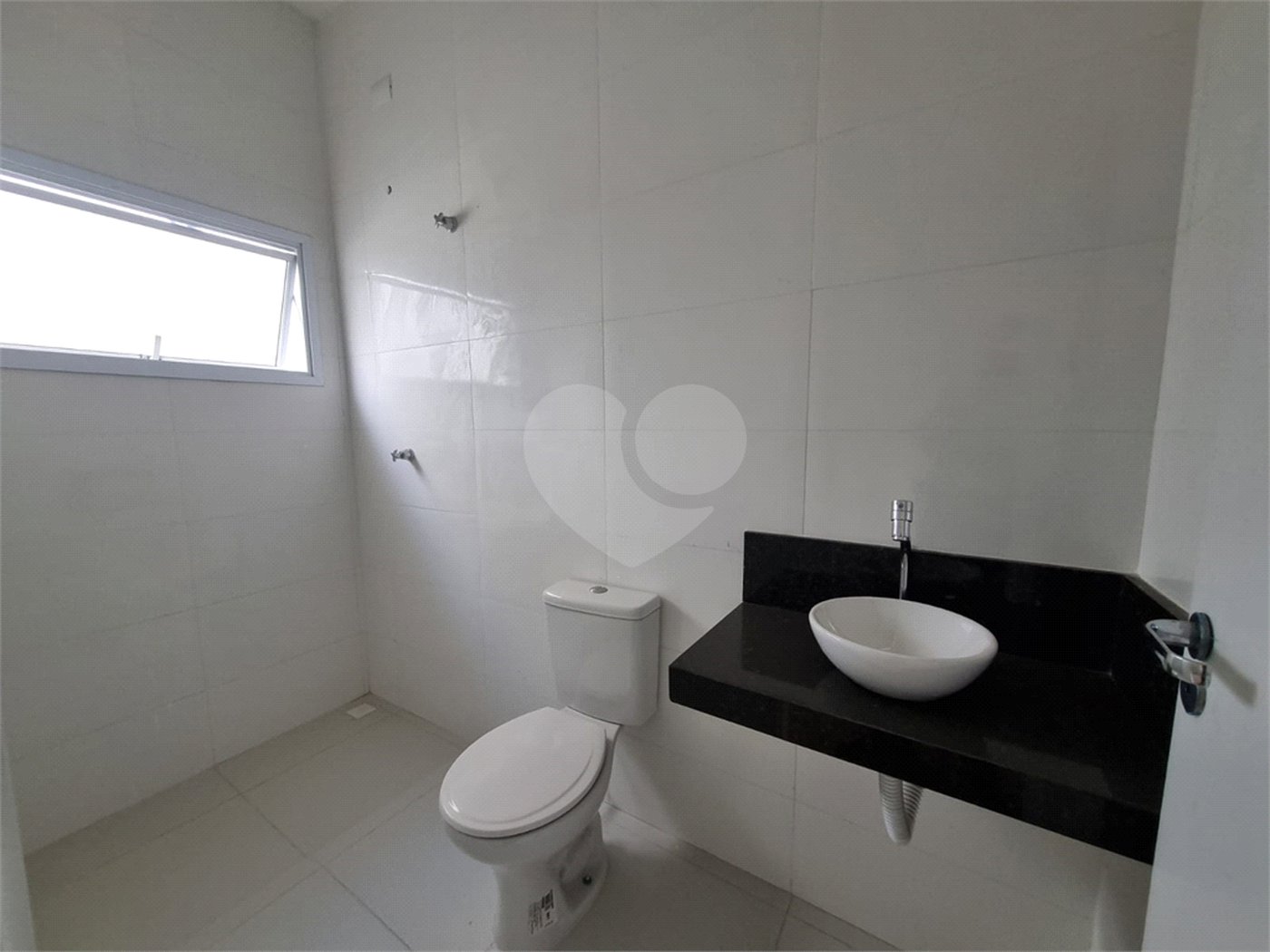 Casa à venda com 3 quartos, sendo 1 suíte, no condomínio Residencial Américo Figueiredo, Sorocaba - SP