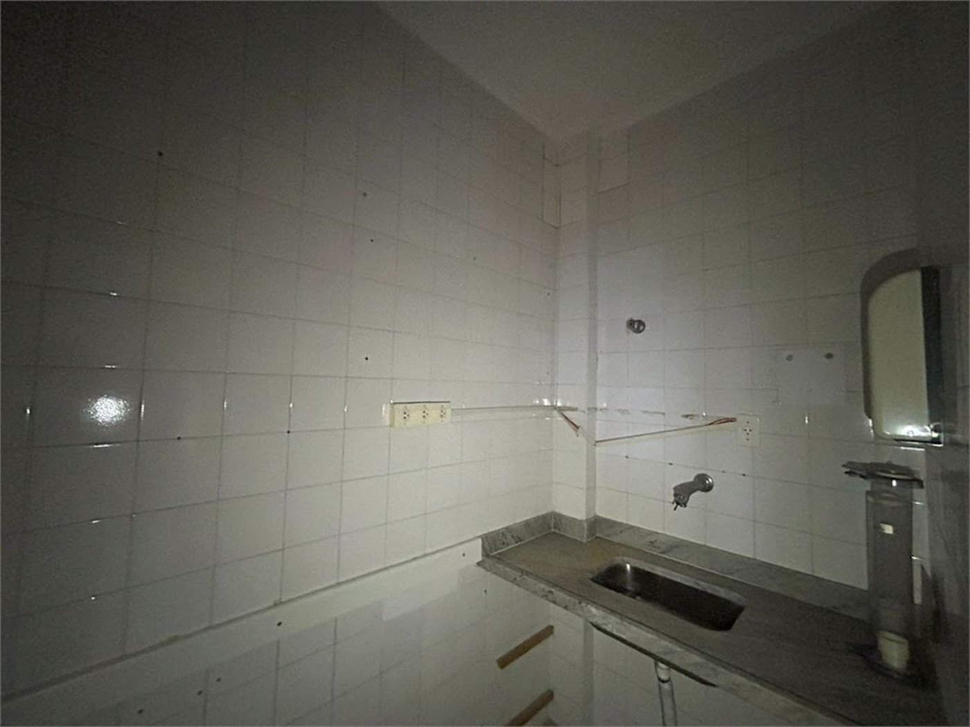 Sala Comercial à Venda no Gonzaga – Avenida Ana Costa – Santos/Sp