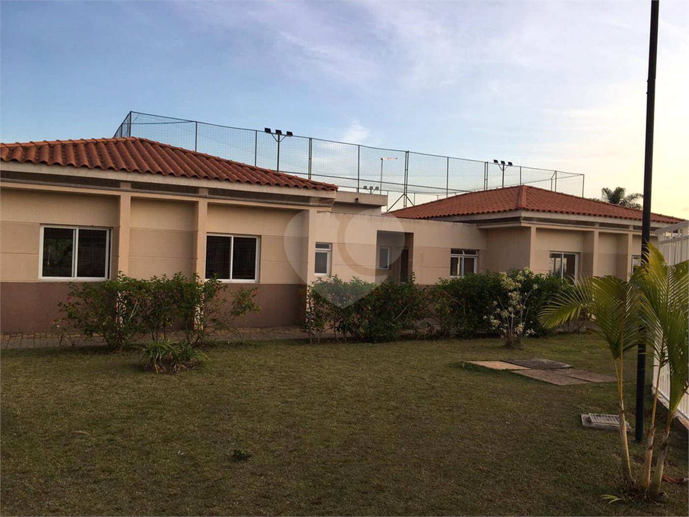 Apartamento à venda com 3 quartos, sendo 1 suíte, em Conjunto Residencial Irai, Suzano, SP