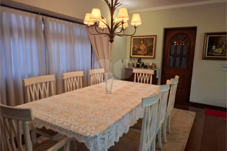 Sobrado à venda com 4 quartos, sendo 2 suítes,  em Jardim Leonor, São Paulo, SP