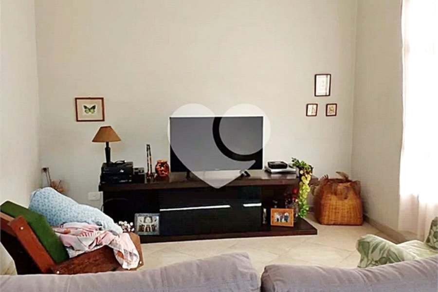 Sobrado à venda com 4 quartos, sendo 3 suítes, em Tremembé, São Paulo, SP
