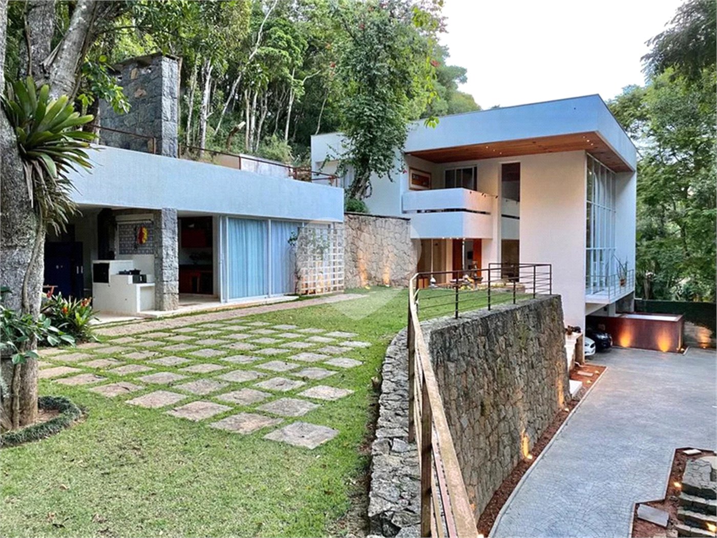 Casa à venda com 6 suítes no condomínio Alpes da Cantareira, Mairiporã - SP