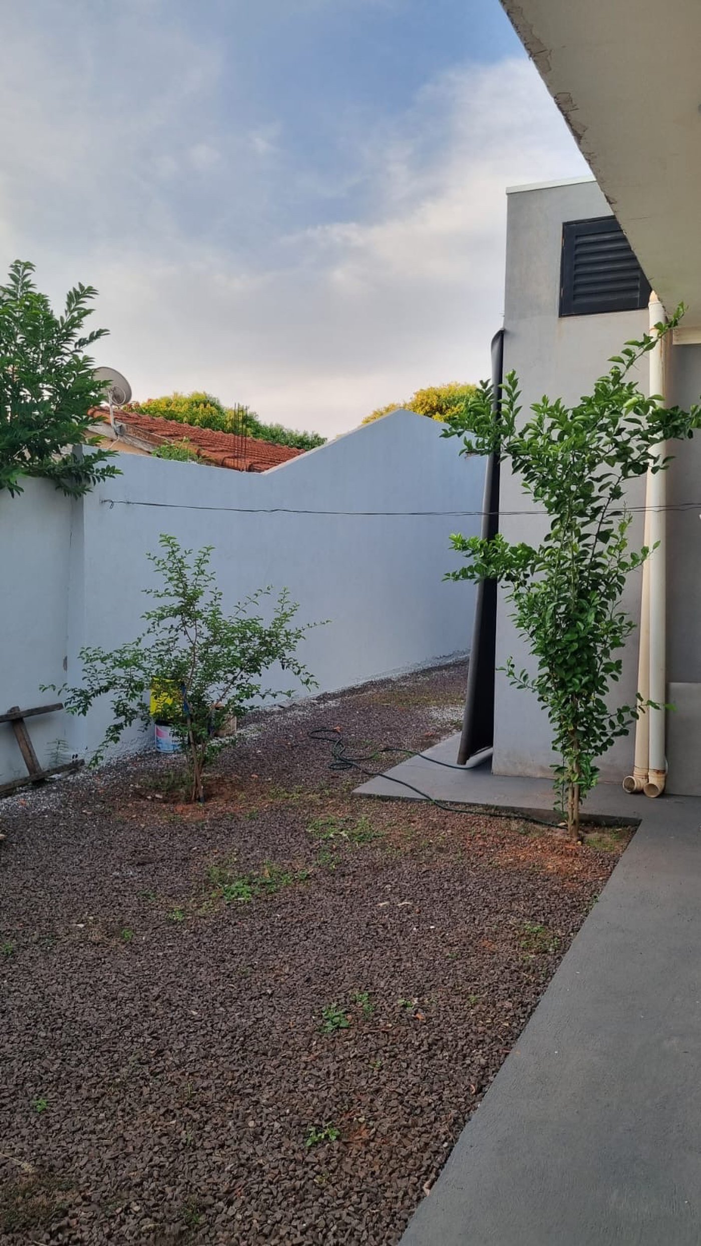 Sobrado à venda com 3 quartos, sendo 1 suíte,  em Jardim Alvorada, Três Lagoas, MS