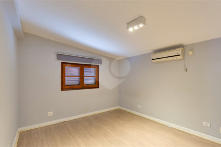 Sobrado à venda com 4 quartos, sendo 1 suíte, em Jardim Prudência, São Paulo, SP