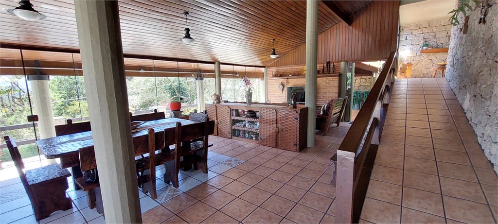 Casa à venda com 3 quartos, sendo 2 suítes, no condomínio Alpes de Caieiras, Caieiras - SP