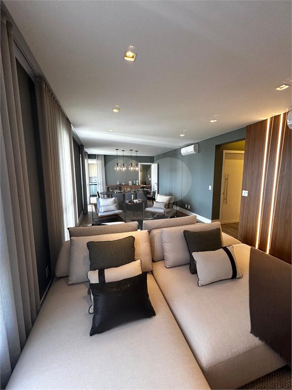 Apartamento à venda com 4 suítes em Vila Embaré, Valinhos, SP