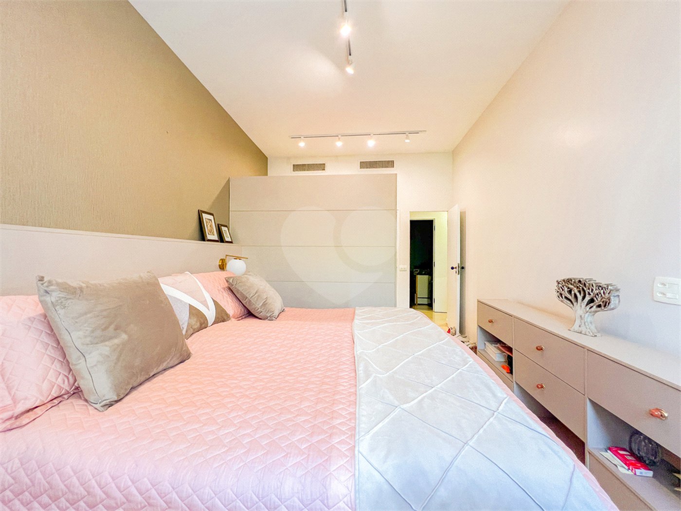Apartamento à venda com 4 quartos, sendo 1 suíte, em Copacabana, Rio de Janeiro, RJ