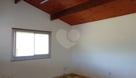 Casa Térrea à venda com 3 quartos em Guaxinduva, Atibaia, SP