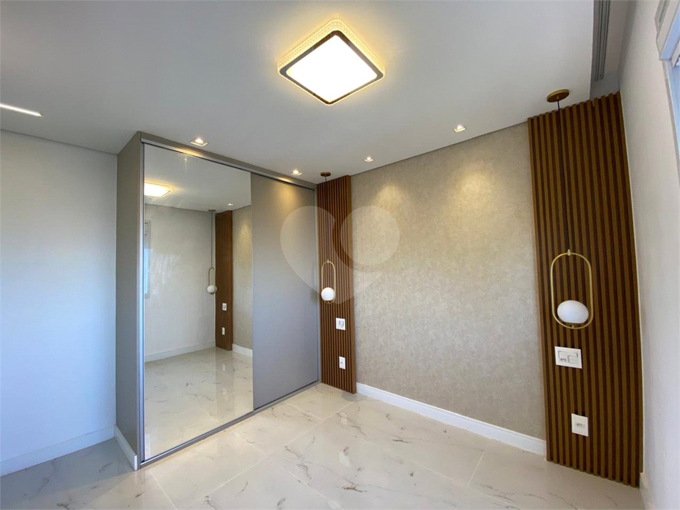 Apartamento à venda com 2 quartos, sendo 1 suíte,  em Jardim Caboré, São Paulo, SP