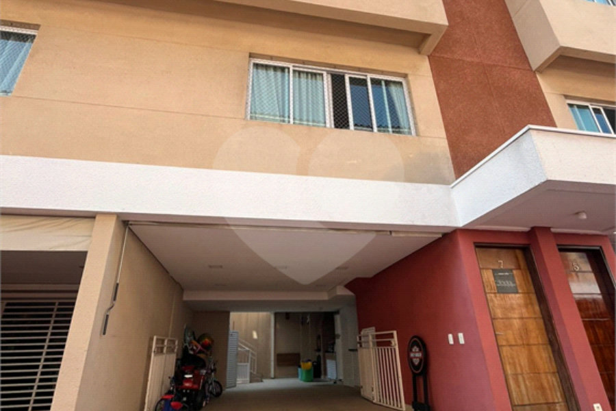 Casa à venda com 3 quartos, sendo 1 suíte, no condomínio Vila Siqueira, São Paulo - SP