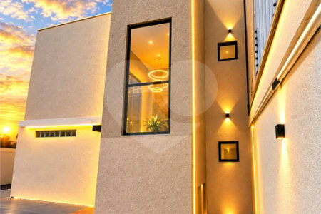 Casa com Suíte Master, Closet, Piscina e Espaço Gourmet Próxima ao Parque Ecológico- 03 quartos -com quintal