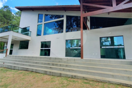 Casa à venda ou para alugar com 4 suítes em Vila Machado, Mairiporã, SP