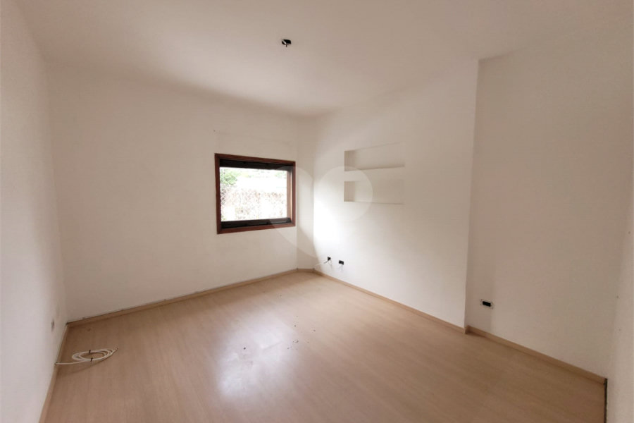 Casa à venda com 3 quartos, sendo 1 suíte, em Parque Maria Domitila, São Paulo, SP