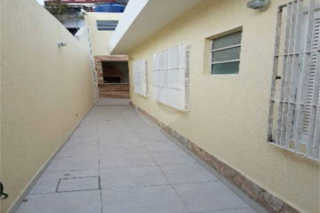 Casa à venda com 4 quartos, sendo 3 suítes, em Vila Brasilina, São Paulo, SP