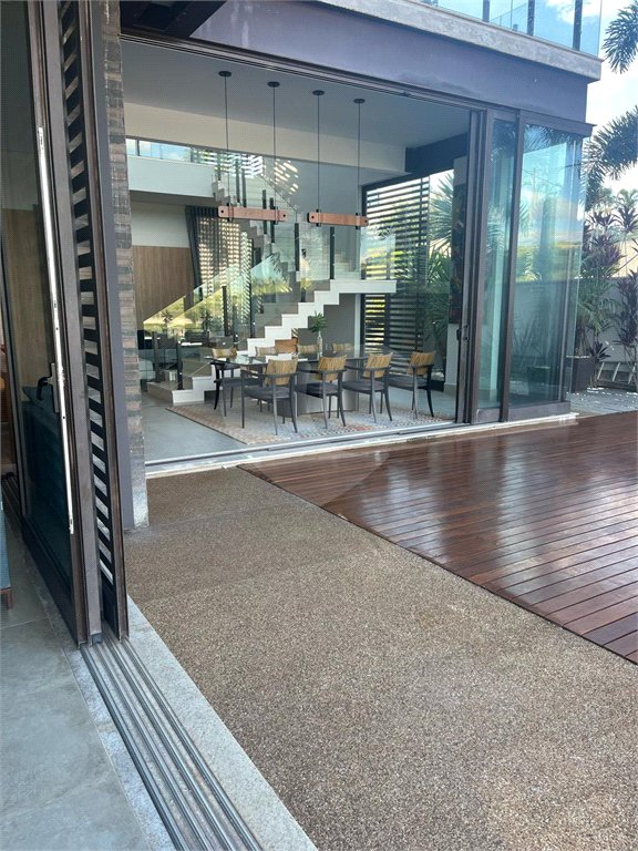 Casa à venda com 4 suítes no condomínio Residencial Campo de Toscana, Vinhedo - SP