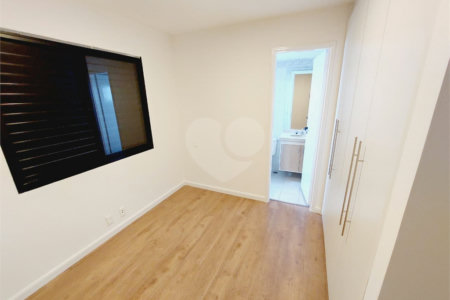 Apartamento à venda com 4 quartos, sendo 2 suítes,  em Alto da Lapa, São Paulo, SP