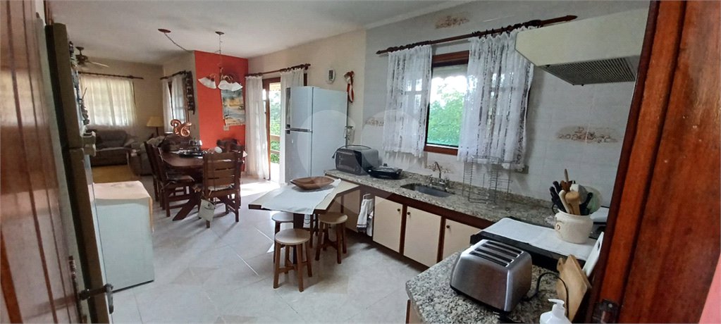 Casa à venda com 3 quartos, sendo 1 suíte, no condomínio Clube de Campo Fazenda Tabarã, Mairiporã - SP