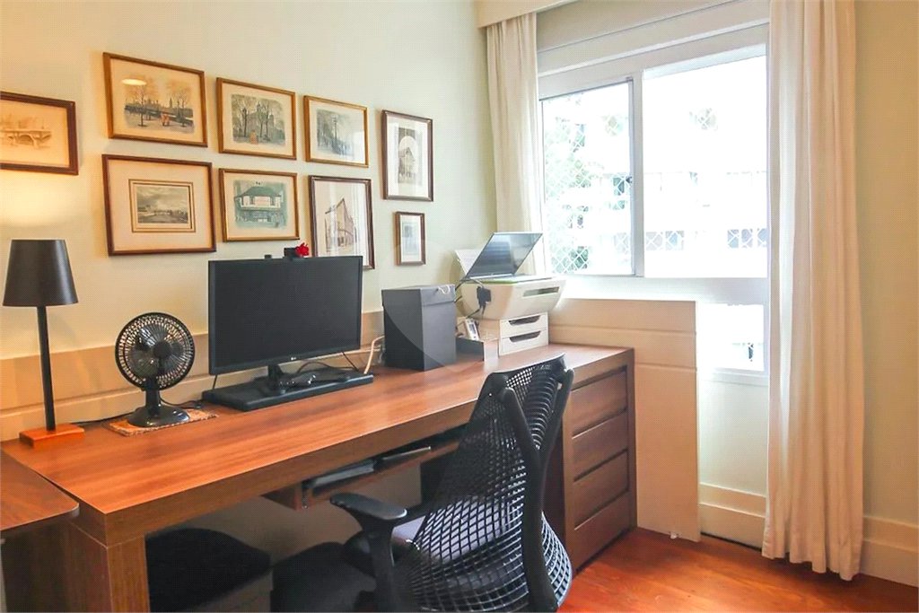Apartamento à venda com 3 suítes em Real Parque, São Paulo, SP