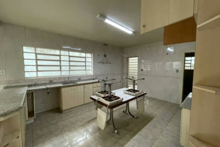 Sobrado à venda com 4 quartos, sendo 1 suíte, em Vila Inah, São Paulo, SP