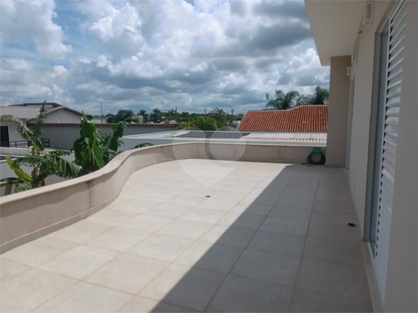 Casa à venda com 4 quartos, sendo 3 suítes,  no condomínio Residencial Montreal, São Carlos - SP