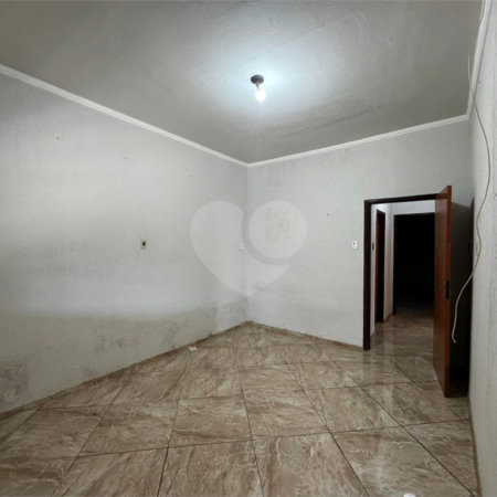 Casa á venda, com 2 Dormitórios e Edícula, em São Carlos-SP.