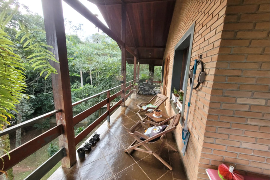 Sobrado à venda com 4 quartos, sendo 2 suítes, em Serra da Cantareira, Mairiporã, SP