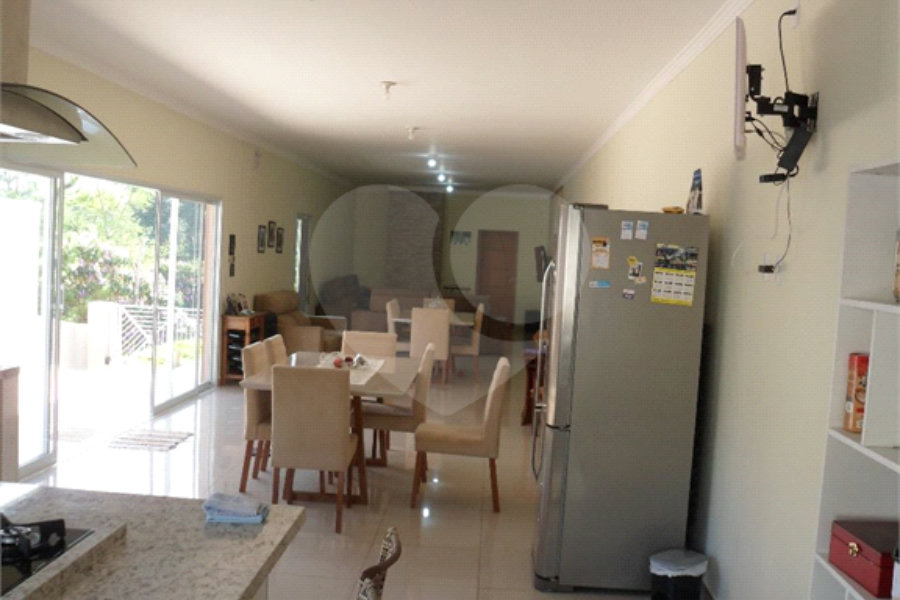 Casa à venda com 4 quartos, sendo 2 suítes, no condomínio Parque das Garças, Atibaia - SP