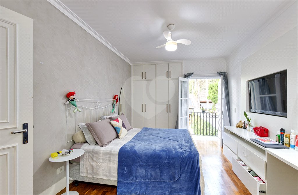 Sobrado à venda com 4 quartos, sendo 2 suítes, em Alto da Boa Vista, São Paulo, SP