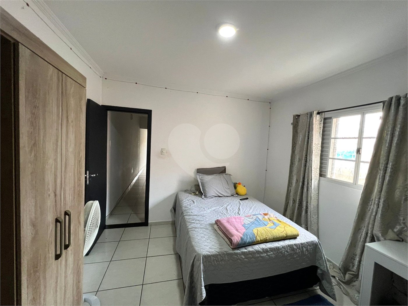 Sobrado à venda com 3 quartos, sendo 1 suíte, em Lopes de Oliveira, Sorocaba, SP