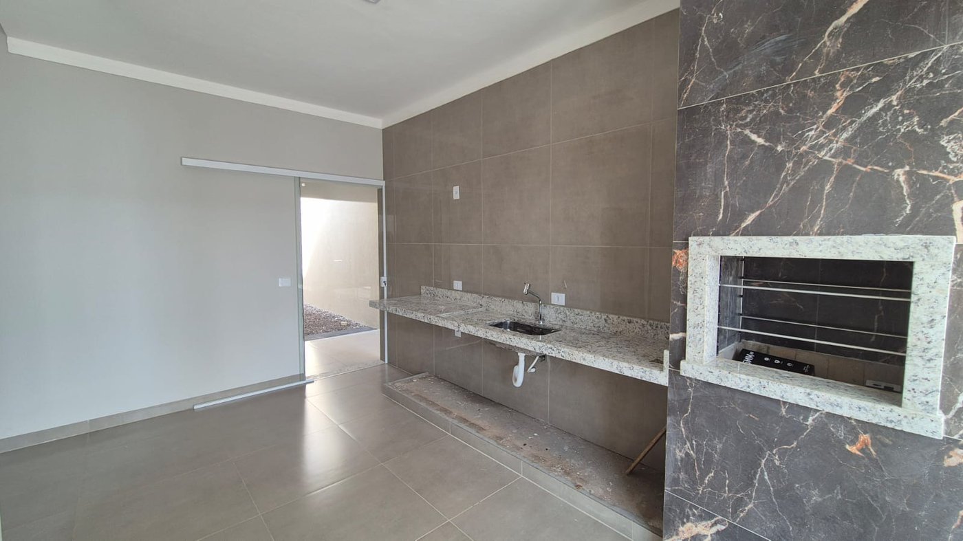 Casa à venda com 3 quartos, sendo 1 suíte,  em Jardim dos Ipes, Três Lagoas, MS